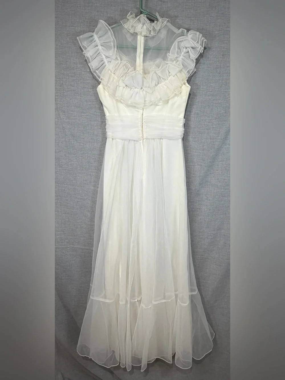 Elegant White Chiffon Women’s Dress with Ruching 1980s vintage - Picture 2 of 7